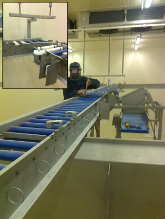 Constructiewerk: installeren van RVS transportbanen en machines